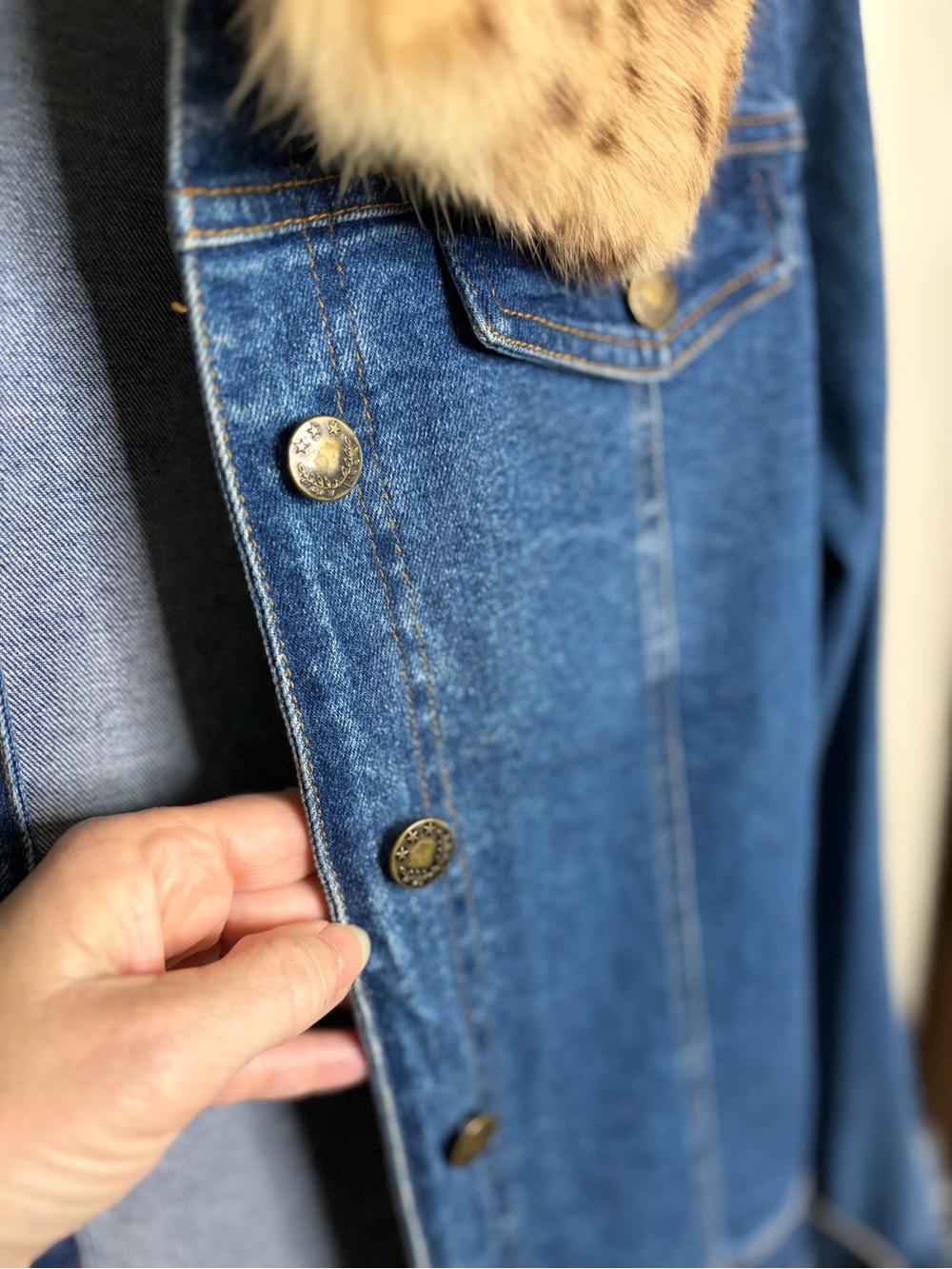 Willi Smith Blue Denim Jacket with Faux Leopard Fur Collar #1260 - Picture 14 of 14